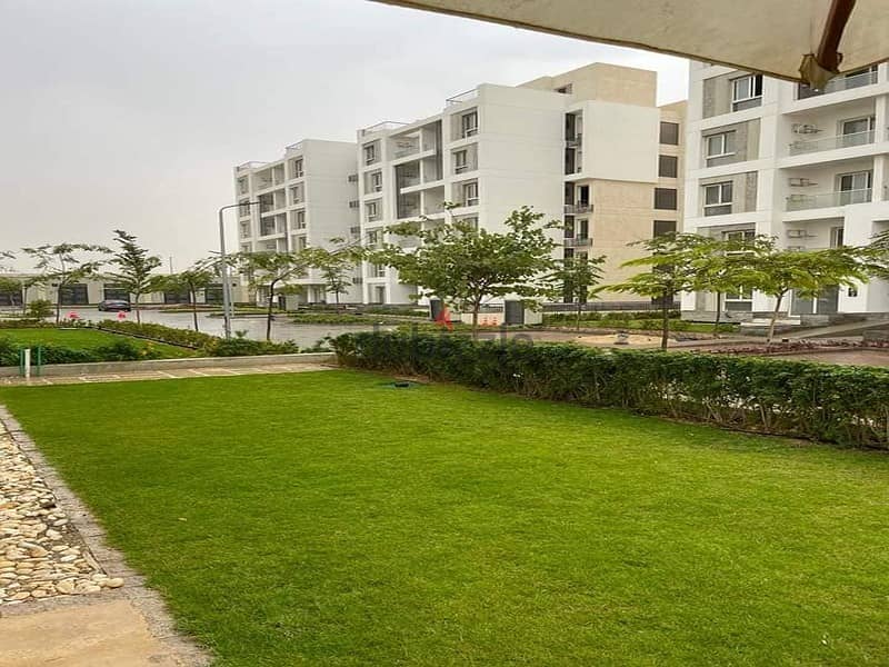 For sale, a 3-bedroom apartment with immediate receipt in a full-service compound in Mostakbal City 1