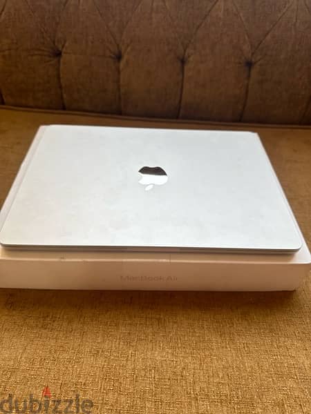 Macbook m2 air used for 4 months 3