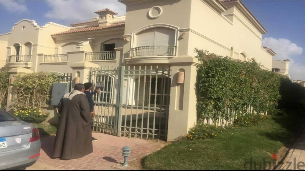 Immediate receipt of a 299 sqm villa on the key in a compound in Shorouk 2
