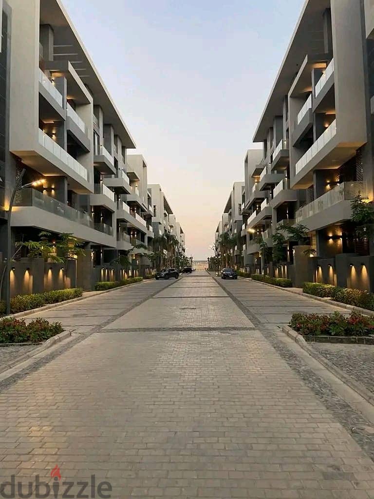 Take the risk and receive a penthouse immediately in a compound with full services and facilities in the heart of Shorouk City - La Vista El Patio Cas 3