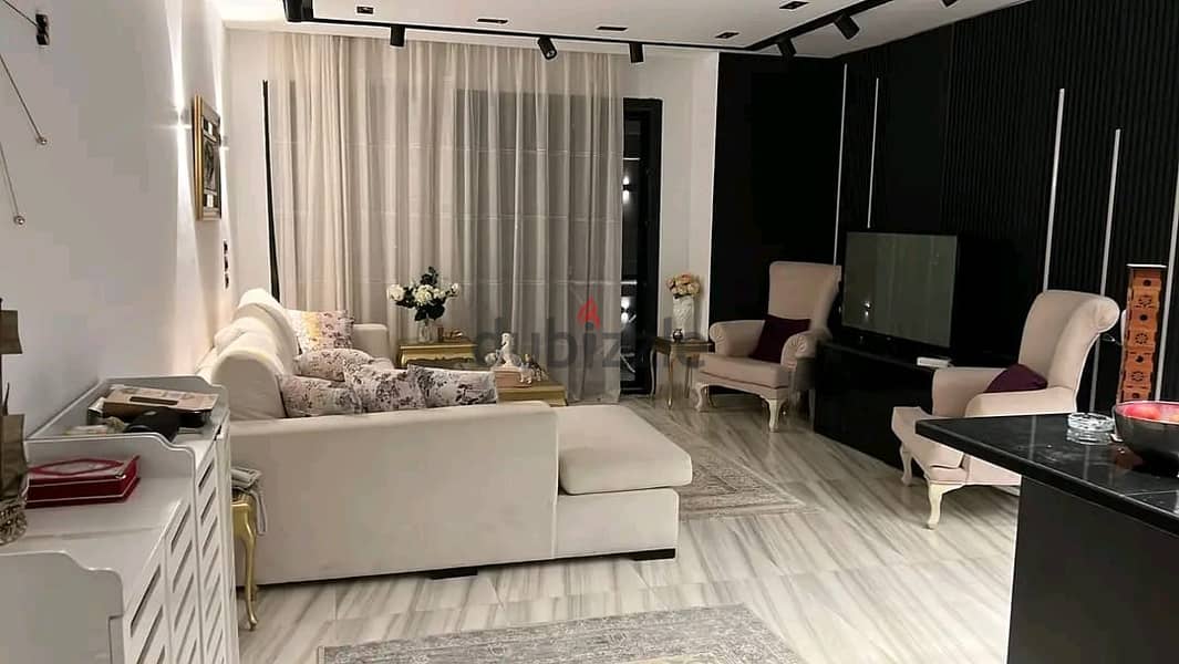 Take the risk and receive a penthouse immediately in a compound with full services and facilities in the heart of Shorouk City - La Vista El Patio Cas 4