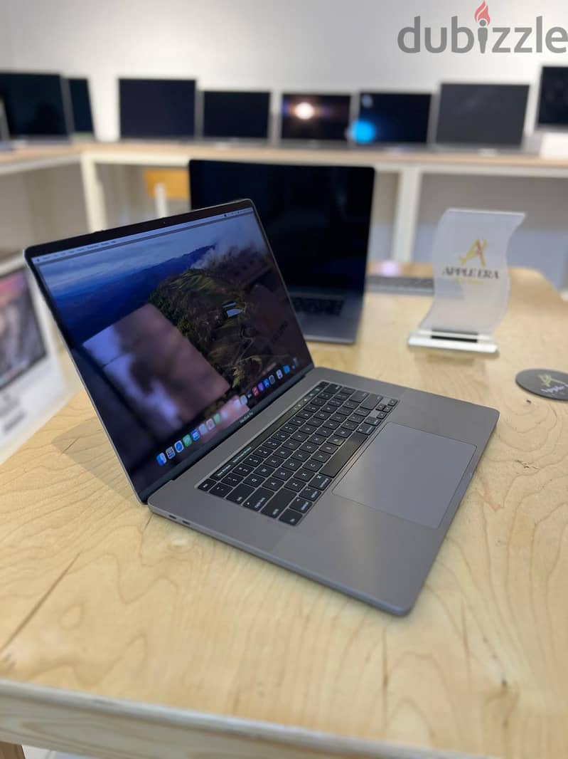 MacBook Pro Model 2019 i7 1