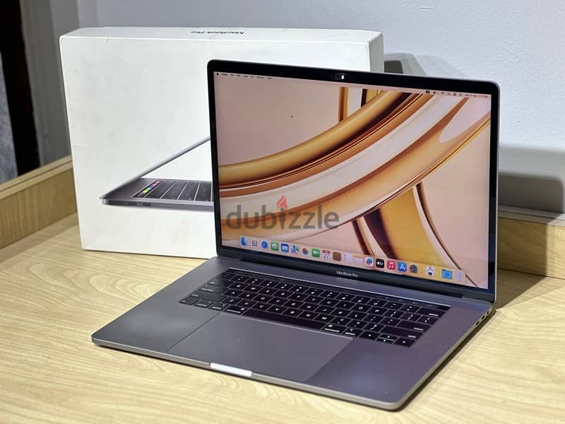 Macbook Pro 2018 15-inch بالكرتونه 1