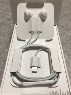 Apple Earpods with Lightining Connector - New