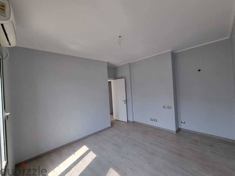 Semi Furnished Penthouse 260m for Rent in Prime Location 6