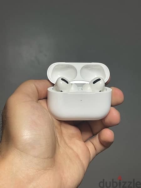 Apple Airpods pro 1st generation with Wireless Charging Case 1