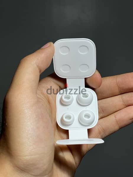 Apple Airpods pro 1st generation with Wireless Charging Case 3
