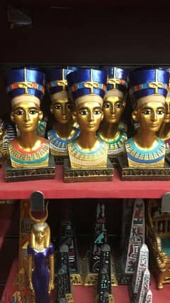 تمثال فرعوني 0