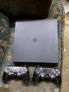 play station 4 1TB with 2 joysticks and 3 cd games