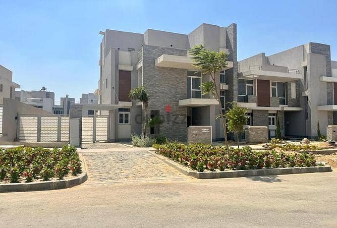 Villa Town house for Sale Ready to Move Fully Finished Installments over 7 Years open view close to the Club House Al Maqsed New Capital 2