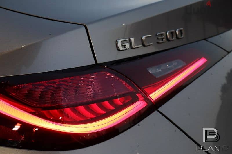 Mercedes GLC300 2024 4