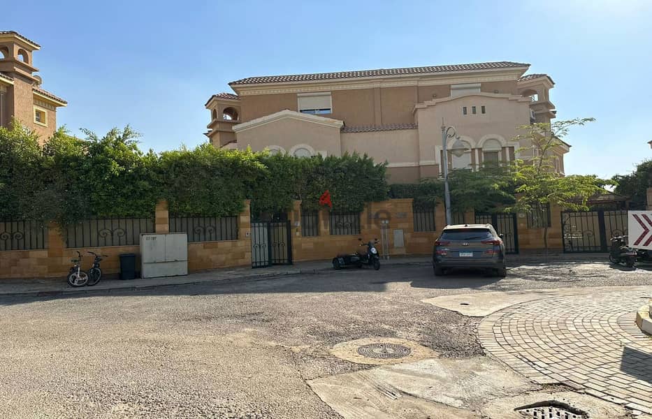 Villa in Le Rois Compound New Cairo, super luxurious finishing, in front of the American University 8