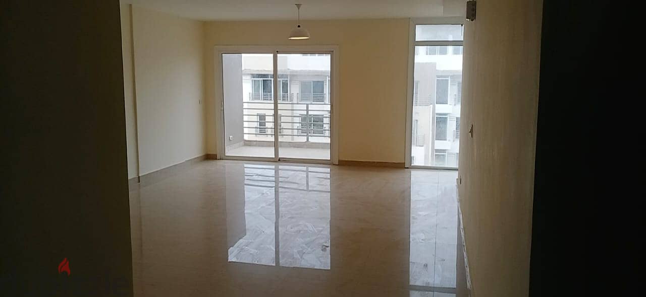 For rent apartment ultra super lux with kitchen and ac’s in hyde park compound new cairo 3