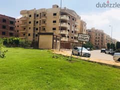 Apartment for sale in a prime location near Water Way and the 90th Street with a side garden in Banafseg at a price lower than the market price