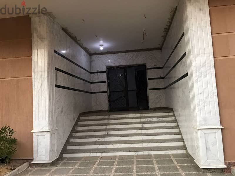 Apartment for sale in a prime location near Water Way and the 90th Street with a side garden in Banafseg at a price lower than the market price 2