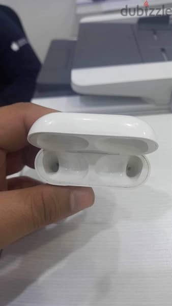 Apple AirPods Pro 1 charging case only 2