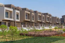 Town house with garden and installments in palm hills 0