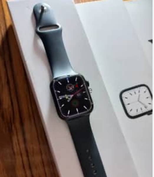 Apple Watch Series 7 battery 98% 2