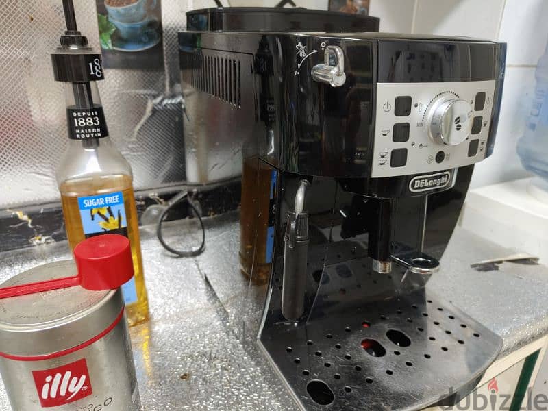 ماكينة قهوة ديلونجي ماجنيفيكا 1