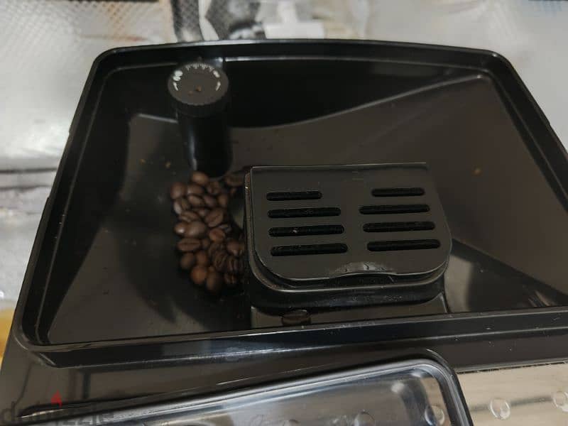 ماكينة قهوة ديلونجي ماجنيفيكا 8