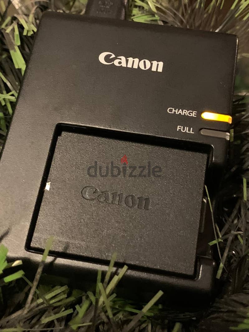 camera canon EOS 2000D 2