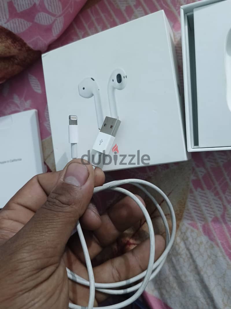 Apple Air Pods(2ndGen) with charging case 1