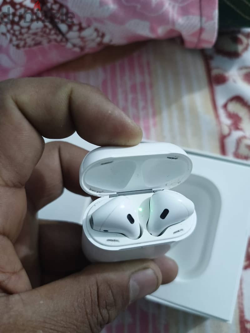 Apple Air Pods(2ndGen) with charging case 3