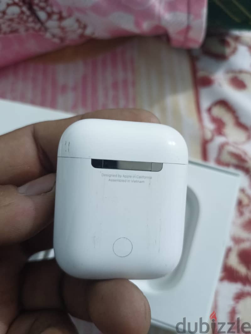 Apple Air Pods(2ndGen) with charging case 4