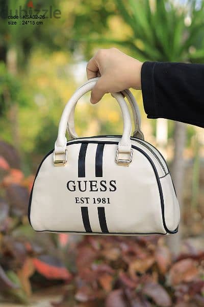 Guess 
Size : 24*15 1