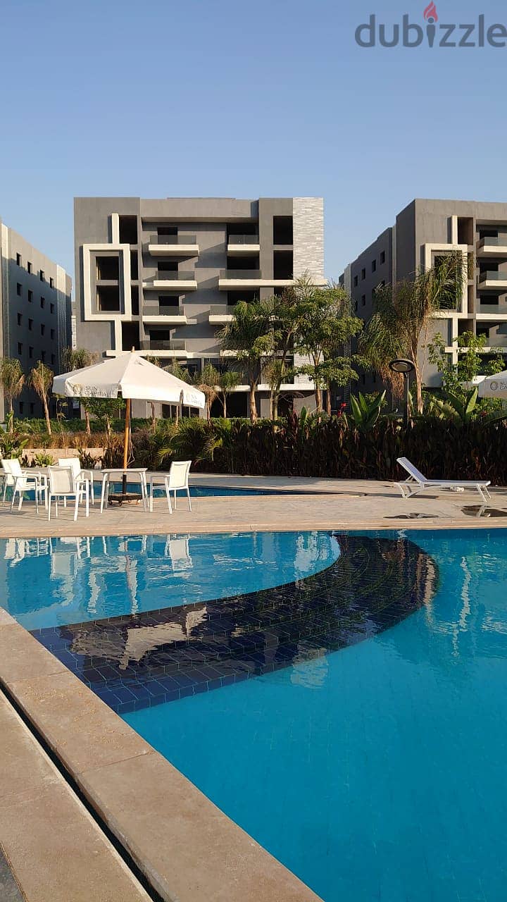استلام فوري شقة بحري للبيع باقل مقدم ع pool view جاهزة لسكن في اكتوبر 4