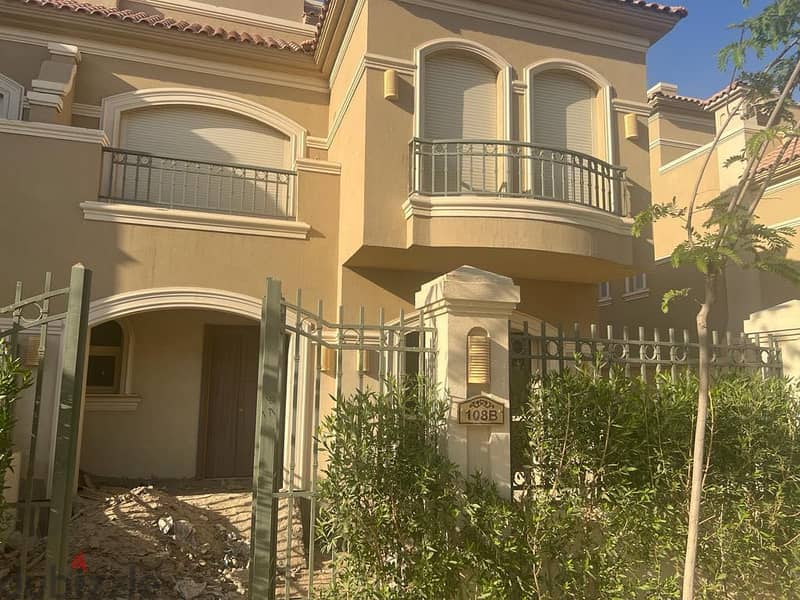 Twin House for sale in EL patio oro ready to move. 2