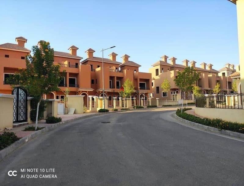 Twin villa resale  in Nyoum near of mall of Arab. 5