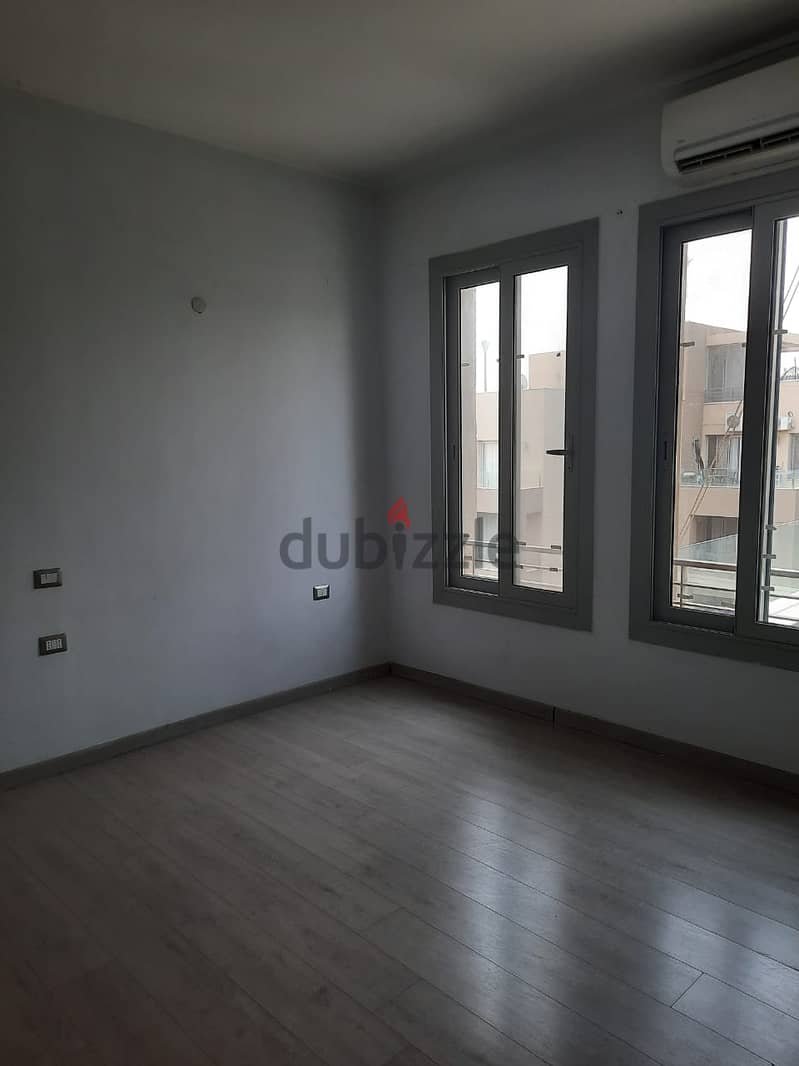 semi furnished Penthouse with appliances for rent in Village gate Palm Hills New Cairo 5