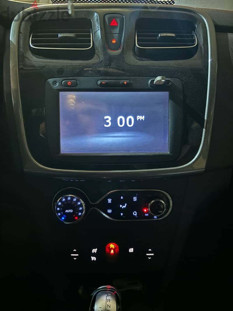 Renault Logan Auto Topline Navigation Perfect Condition 7