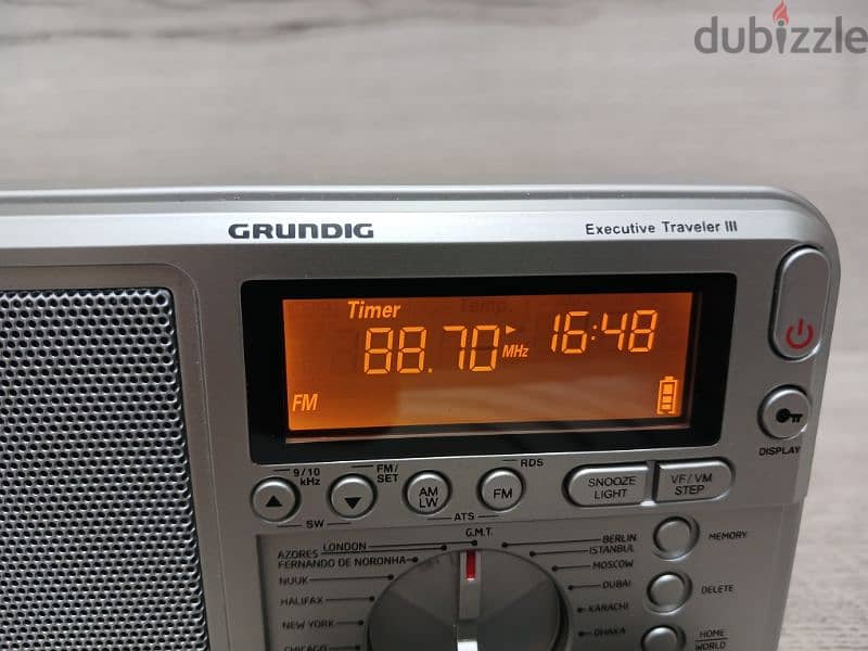 GRUNDIG EXECUTIVE TRAVELER راديو 5