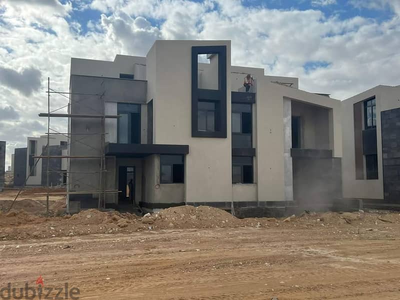 Town house middle for sale in  Keeva Overlooking landscape ⁠Facing North Directly on Dahshour Road,near the Mall of Arabia 5