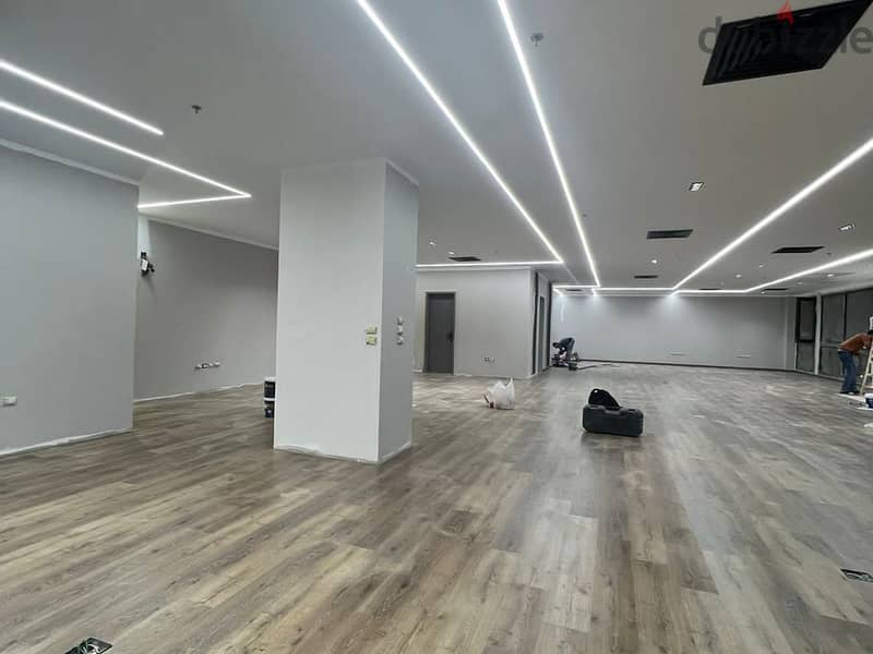 Licensed administrative headquarters, 400 square meters, fully finished, 90th Street 6