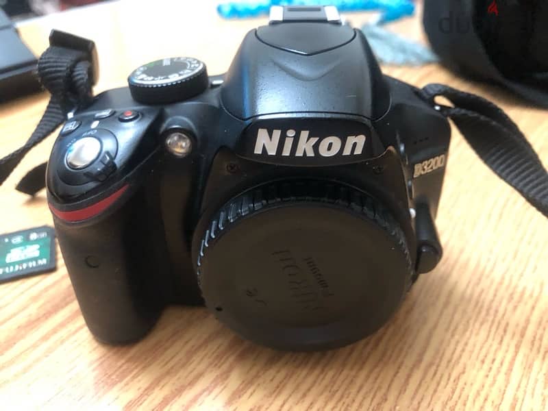 كاميرا nikon D3200 و عدسة ١٨:٥٥ و مستلزماتها 6
