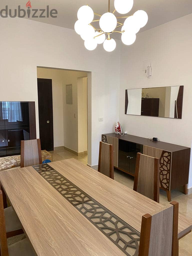 apartment for sale 124 m prime location Super luxe finishing Fully furnished Kitchen with appliances air in compound al marasem 4