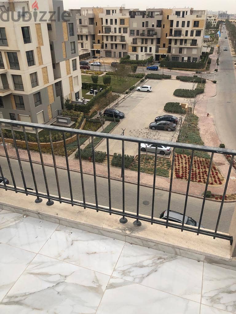 Studio for rent 40 m roof 80 m prime location Super luxe finishing Kitchen and air conditioners in Compound Eastown Sodic 1