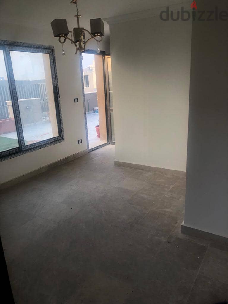 Studio for rent 40 m roof 80 m prime location Super luxe finishing Kitchen and air conditioners in Compound Eastown Sodic 13