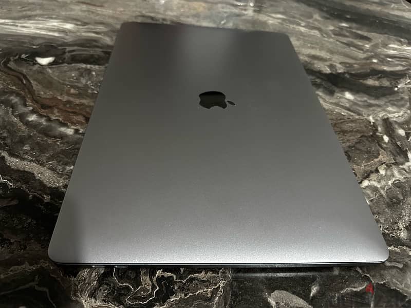 ‏Macbook Pro A1990 (2018) Laptop 15.4-Inch Display Core i9 Processor 1