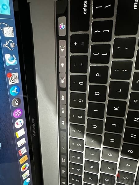 ‏Macbook Pro A1990 (2018) Laptop 15.4-Inch Display Core i9 Processor 3