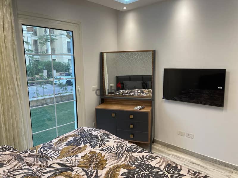 Ground with Garden for rent Furnished Modern in Regents Park 10