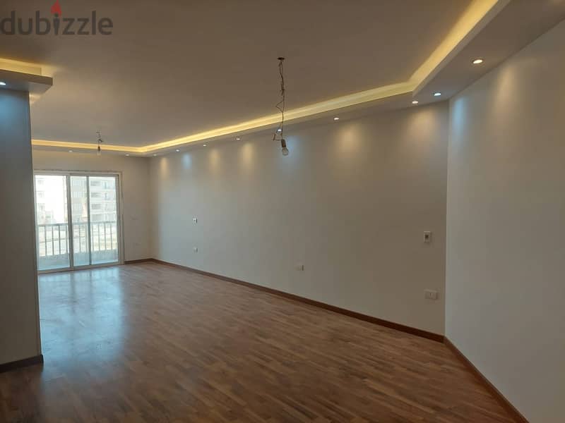 Apartment for sale in Hyde Park With Kitchen and ACs 2