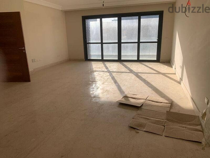 Semi Furnished Penthouse 196m Overlooking Main Pool for Rent 1