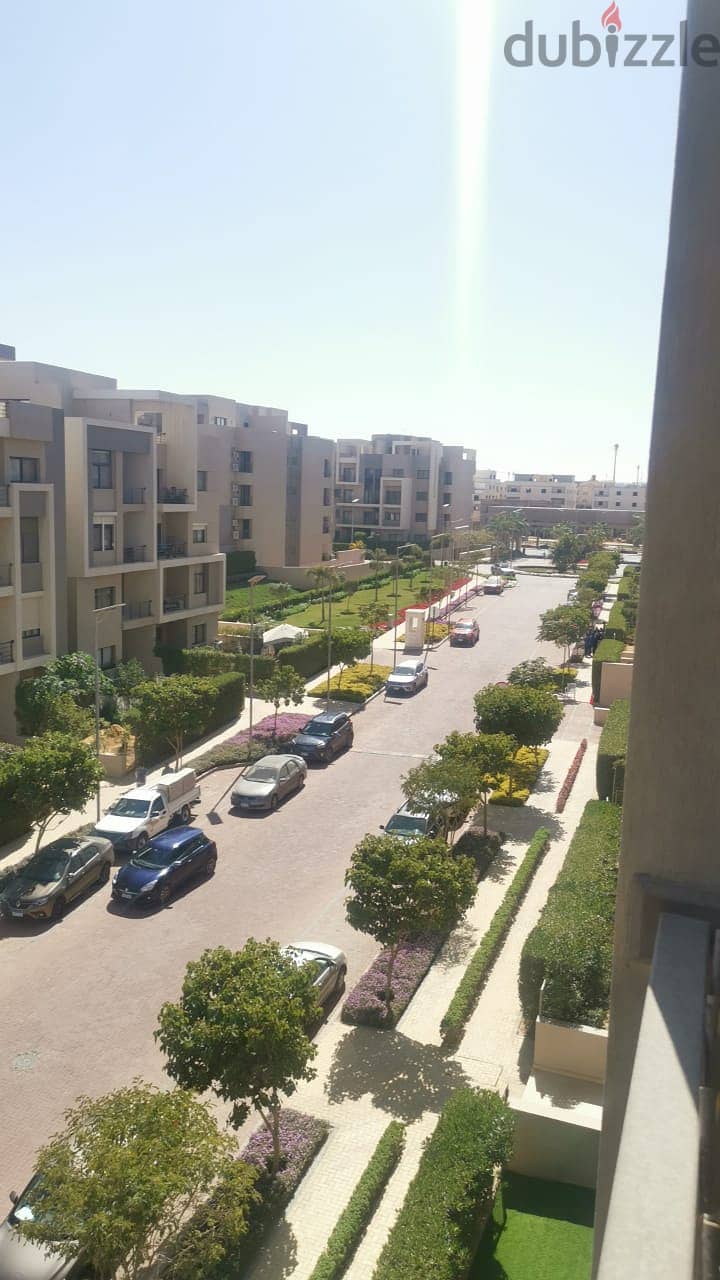 Penthouse roof for sale, fully finished, with kitchen and Ac's, ready to move at Al Marasem fifth square 2