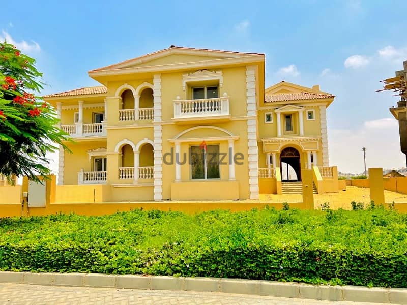 Town house 215m for sale with the lowest down payment and installments till 2032 view landscape in Hyde Park in Fifth Settlement 2