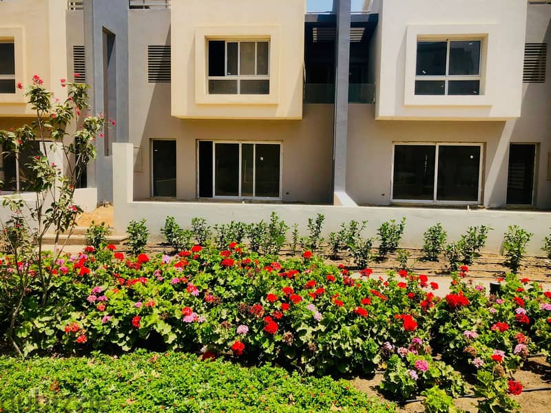 For Sale At The Lowest Price Of Townhouse 220m Modern view Landscape Ready to move In Hyde Park Resident Compound In Fifth Settlement 2