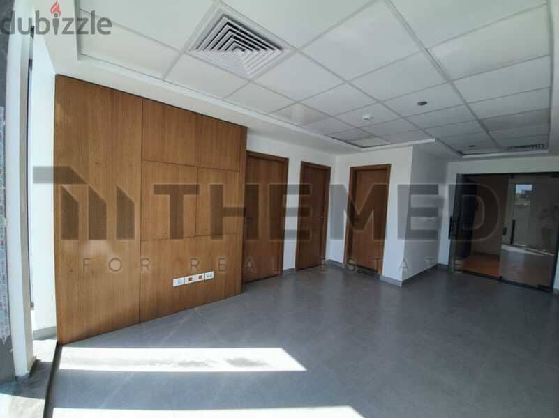Equipped clinic for rent in Park Street Mall - Sheikh Zayed 5